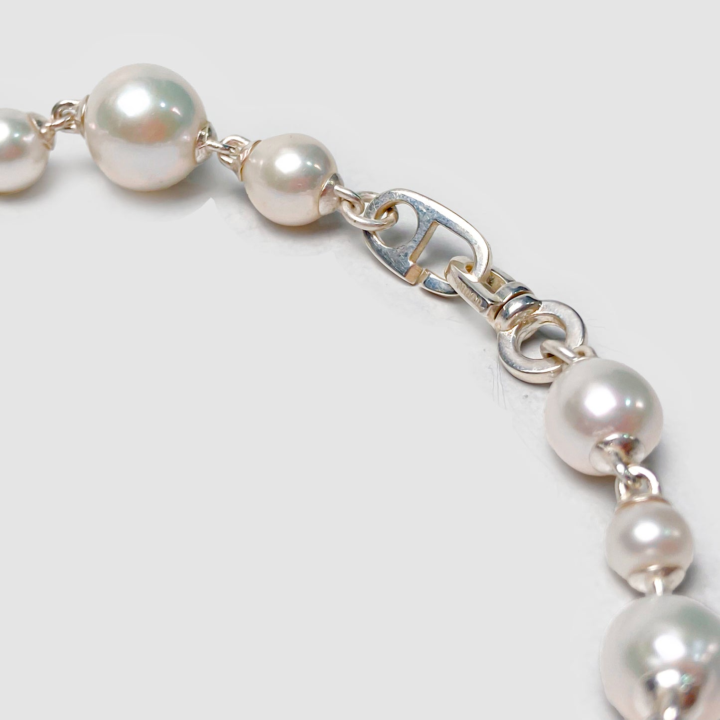 Perlina Necklace In Sliver and White Pearls