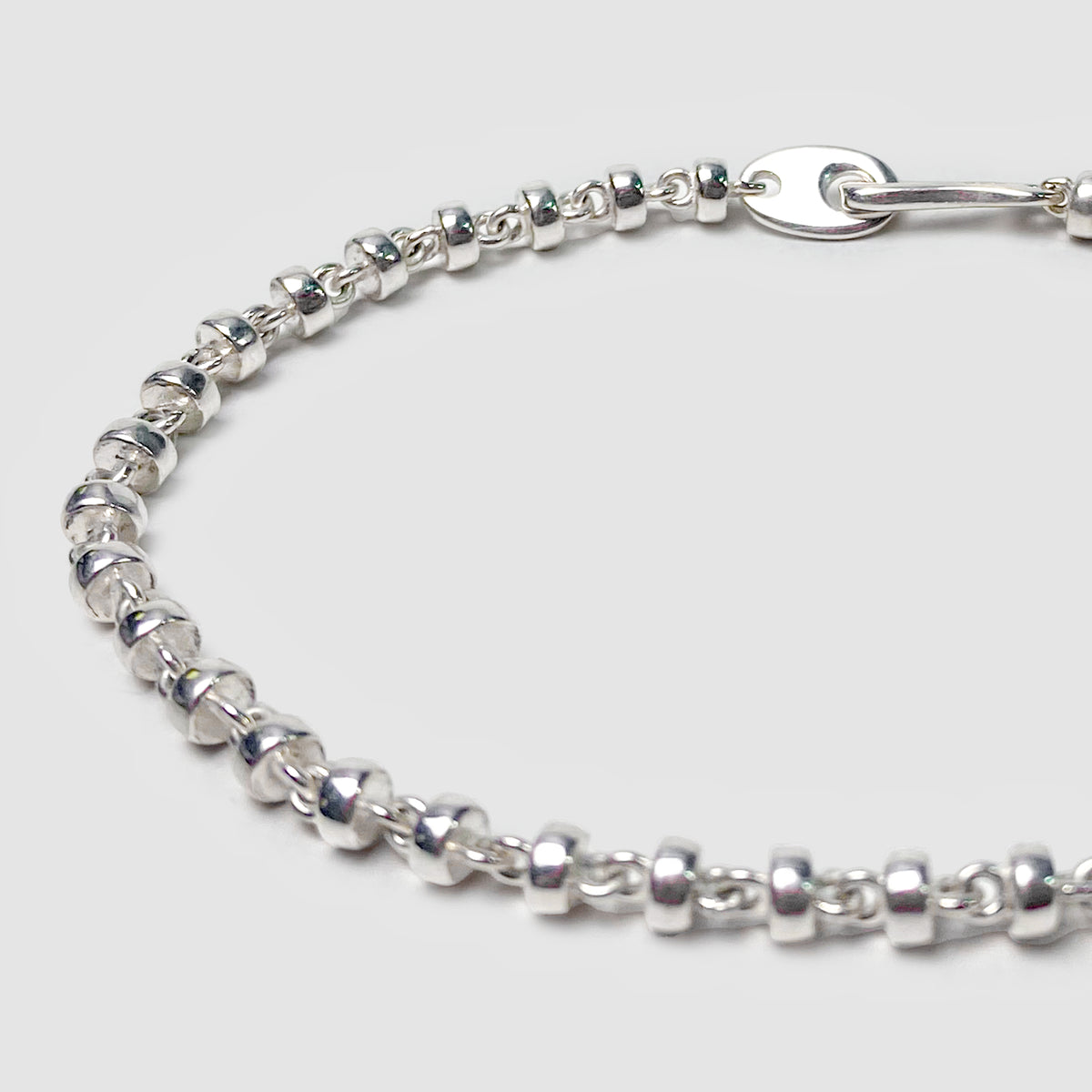 Pulsera Omni de 4 mm en plata - 7.5"