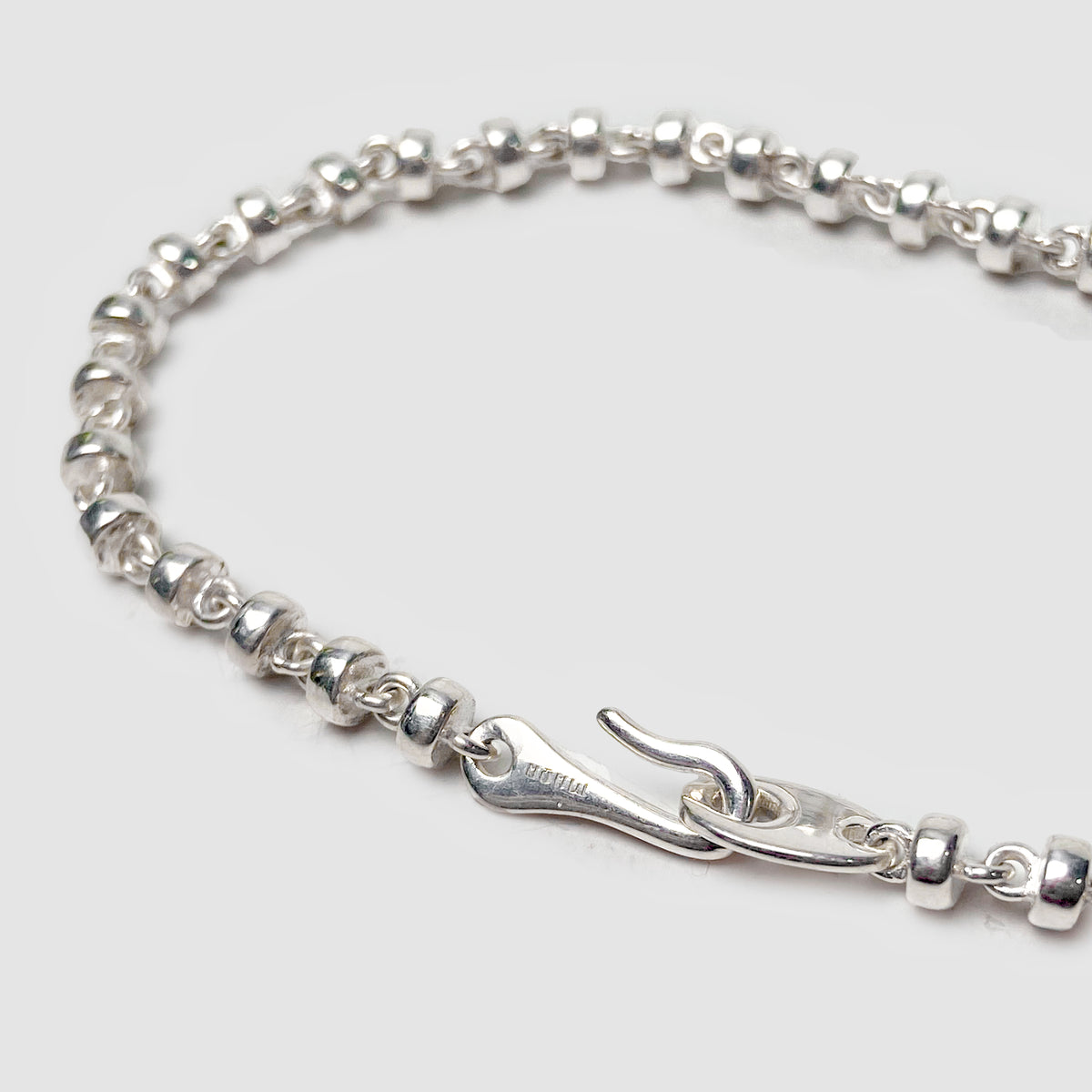 Pulsera Omni de 4 mm en plata - 7.5"
