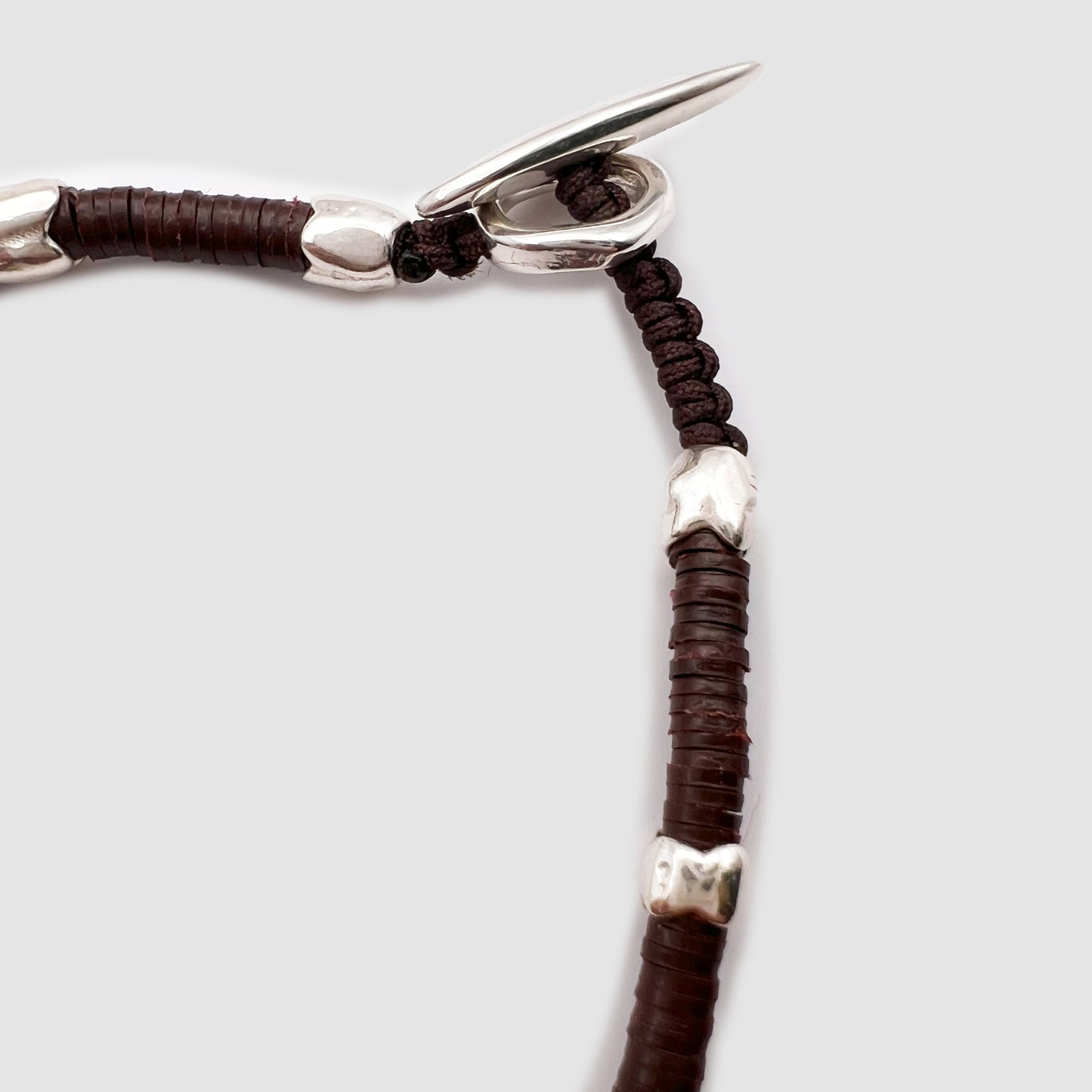 Dryp Bracelet in Silver and Dark Brown African Beads