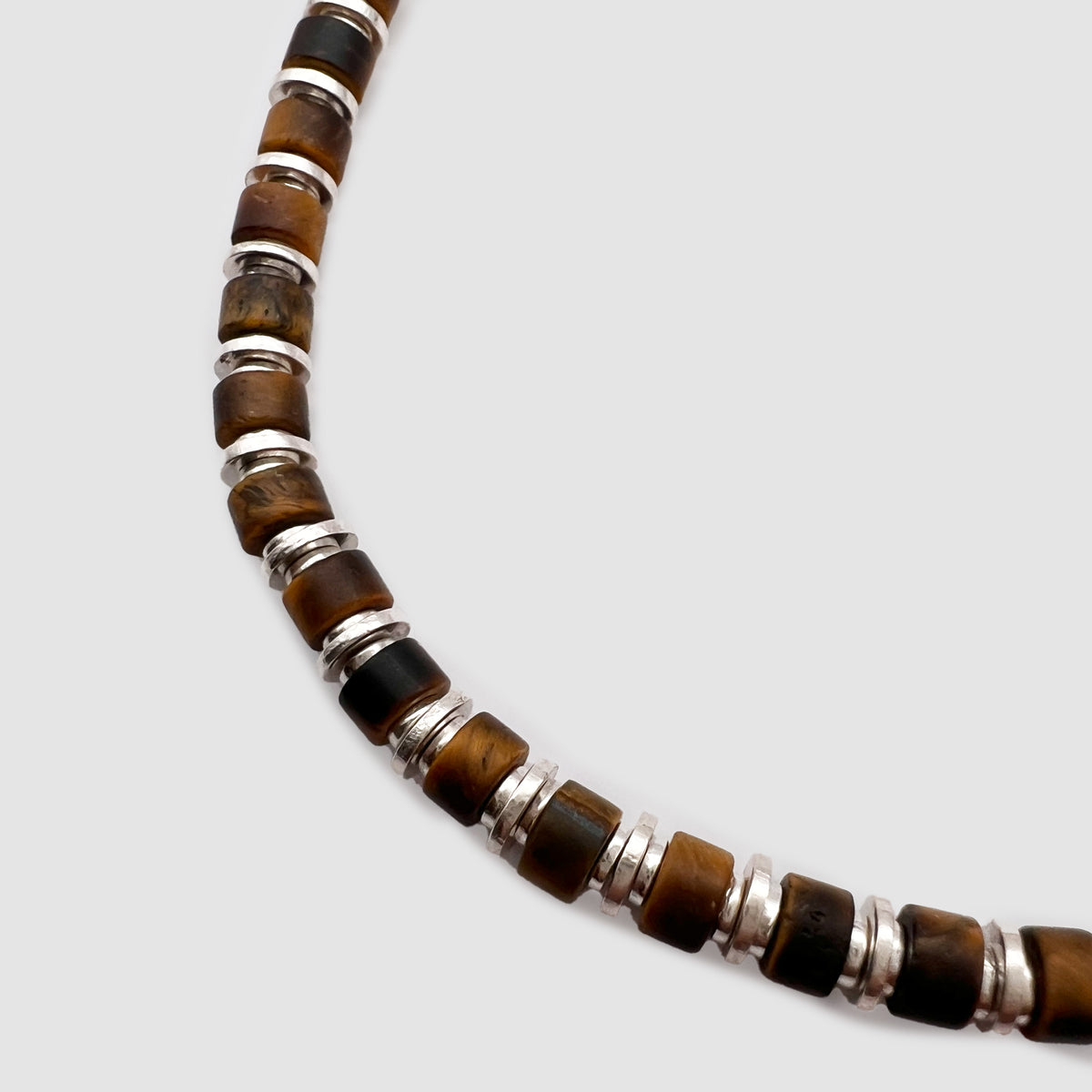Sapet Bracelet in Silver with Tiger Eye gemstones