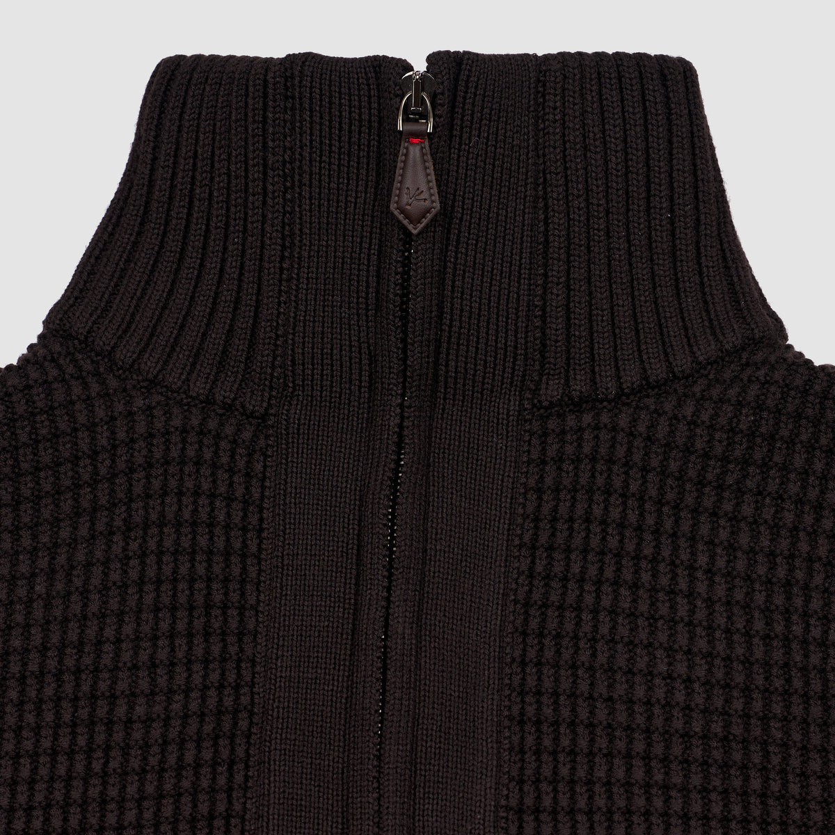 SUDADERA CON CREMALLERA COMPLETA Y PUNTO GOFRE Negra