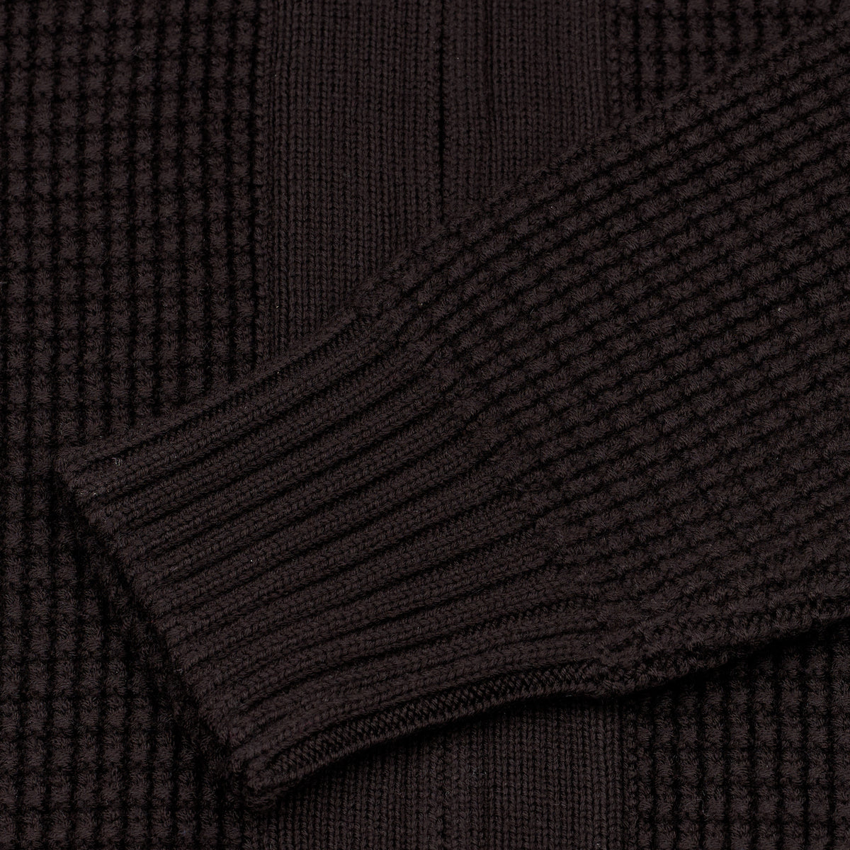 SUDADERA CON CREMALLERA COMPLETA Y PUNTO GOFRE Negra